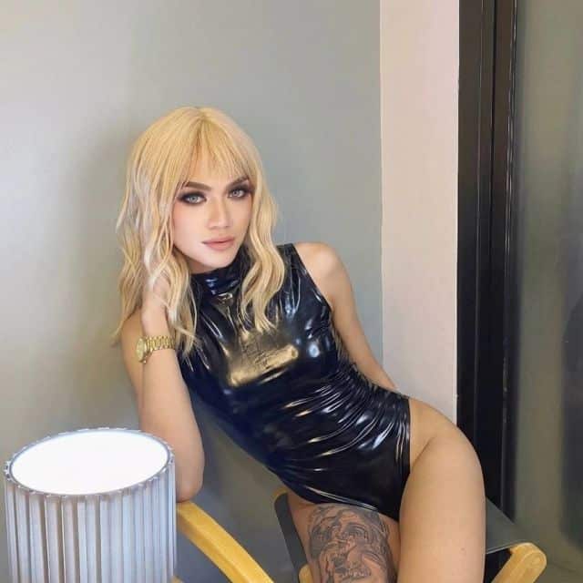 Transen Live Cams: HornySlutPetite